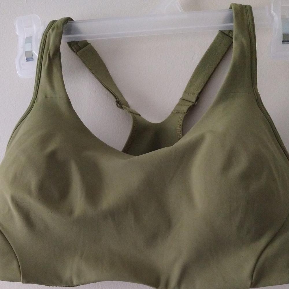 Lululemon women's sports bra